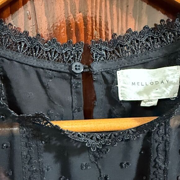 MELLODAY Vibrant Floral Blouse with Black Sheer Neckline - Picture 4 of 8